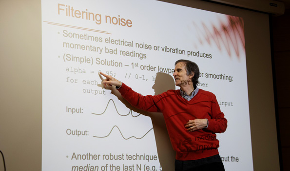 Roger Dannenberg, pioneer of computational music, visits UPV within the CIAICO/2023/275 project led by Jorge Sastre and Nuria Lloret.